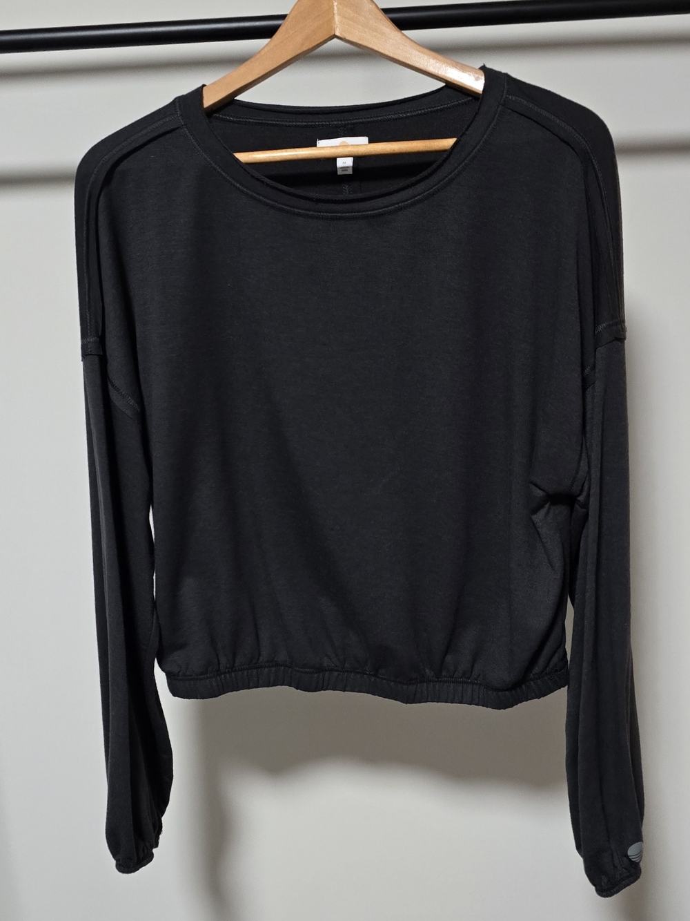 Body & Sol Women's Black Long-Sleeve Cropped Top